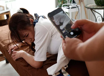Tôi đi triệt lông đã hiếp cô ấy