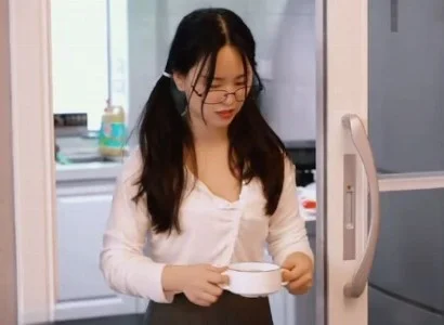 Cô em bị cha dượng chịch