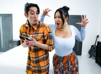 Thằng con trai giúp mẹ kế xăm trổ hàng múp đạt cực khoái